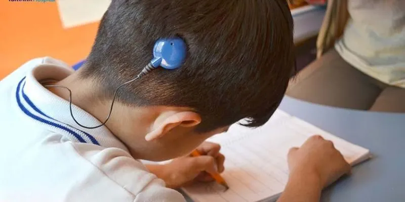 Phẫu thuật cấy ốc tai điện tử cho bé