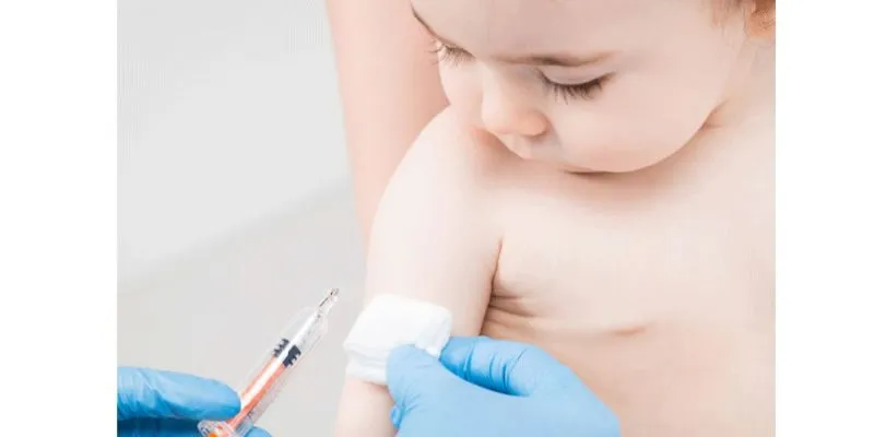 Tiêm chủng cho bé