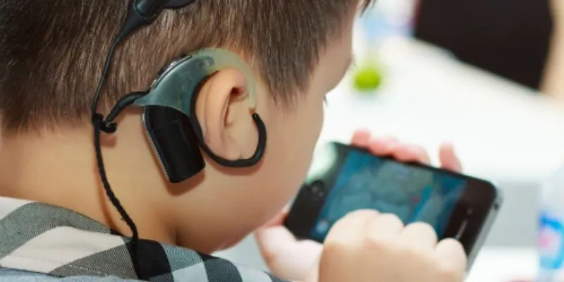 Phẫu thuật cấy ốc tai điện tử cho bé