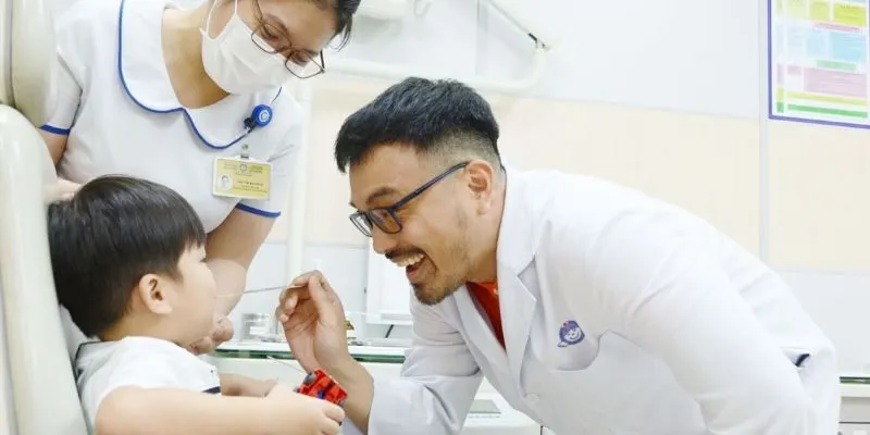 tham dự Hội nghị khoa học Tai Mũi Họng