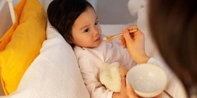 Chăm sóc và theo dõi trẻ bị viêm họng