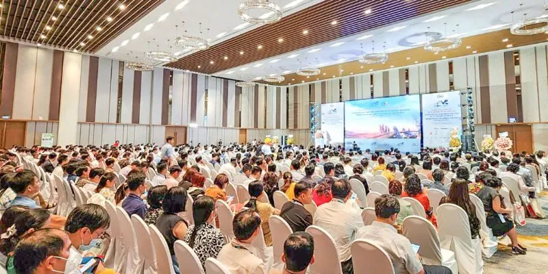 PGS.TS Nguyễn Hoàng Sơn tham gia