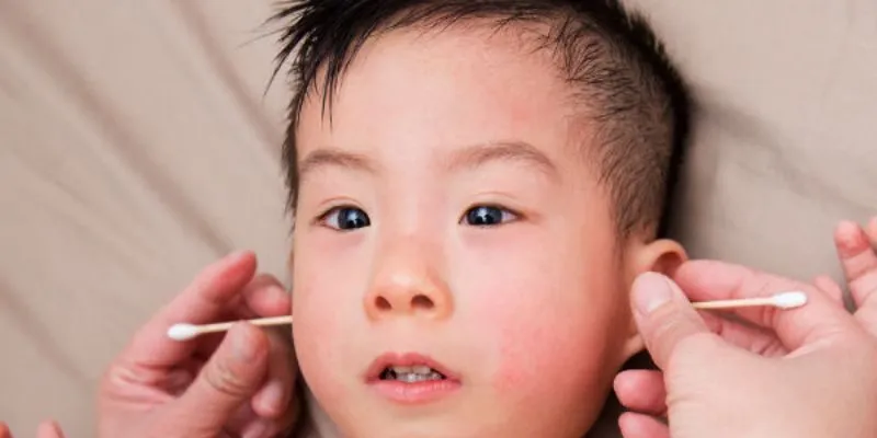 Bông tăm ngoáy tai